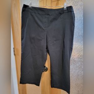 Slim-sations by Multiples. 14w. Black capri.